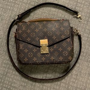 Brown shoulder bag